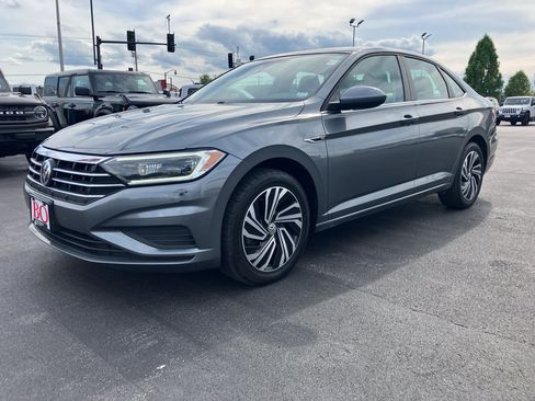 Used 2020 Volkswagen Jetta SEL FWD image 2