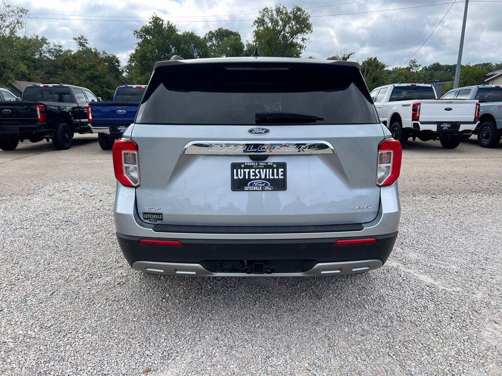 Used 2023 Ford Explorer XLT AWD/4WD image 7