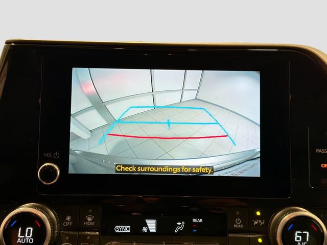 Used 2024 Toyota Highlander XLE AWD/4WD image 11