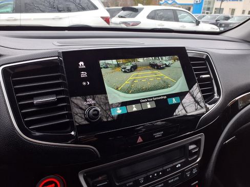 Used 2022 Honda Pilot Touring image 11