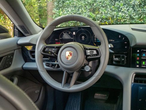 Used 2022 Porsche Taycan image 24