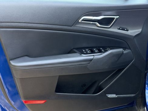 Used 2023 Kia Sportage SX image 4