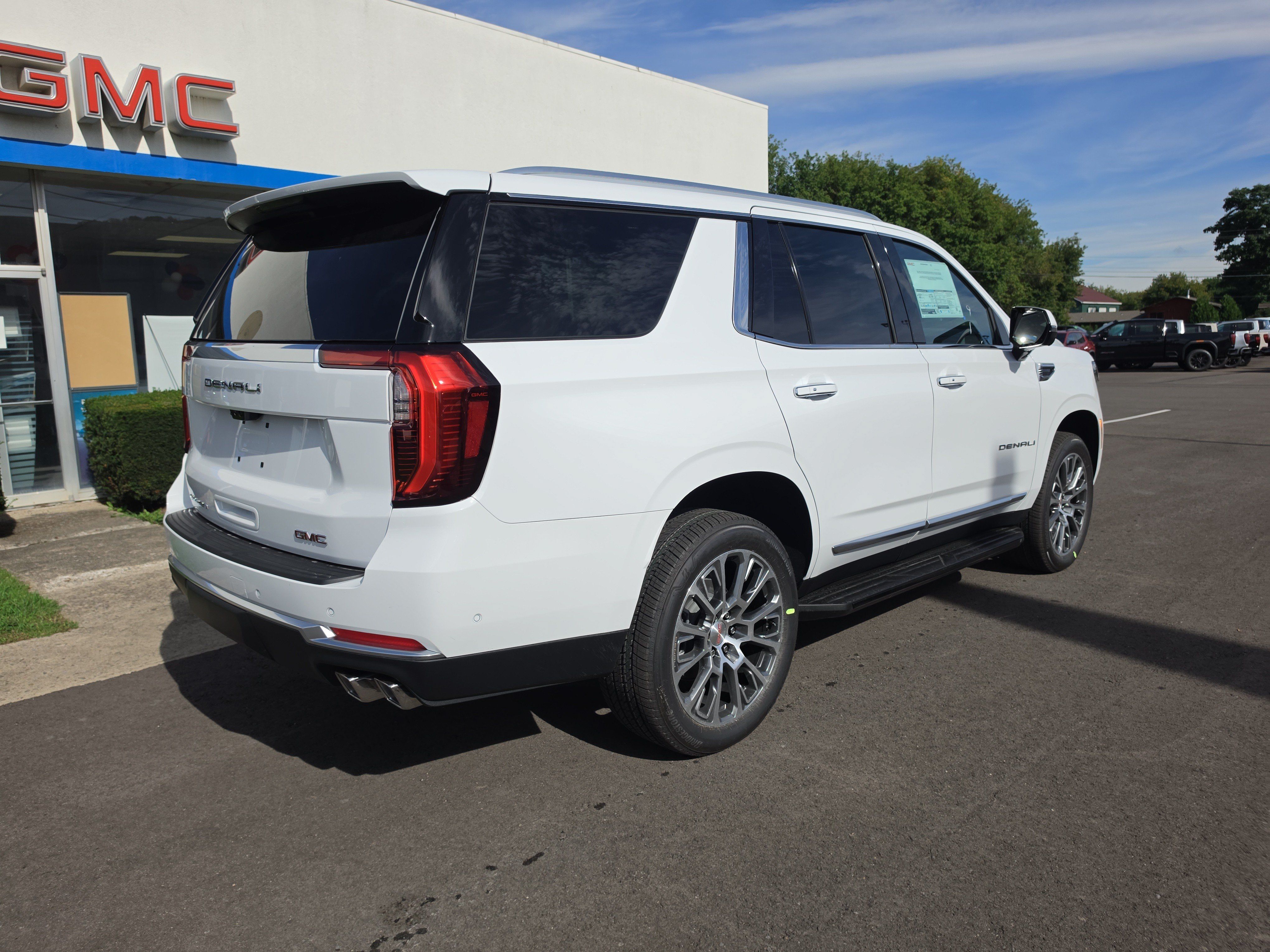 New 2026 GMC Yukon Denali w/ Advanced Technology Package AWD/4WD image 3