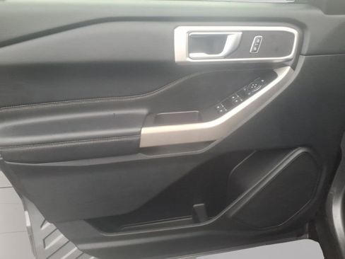 Certified 2022 Ford Explorer XLT w/ Equipment Group 202A image 12