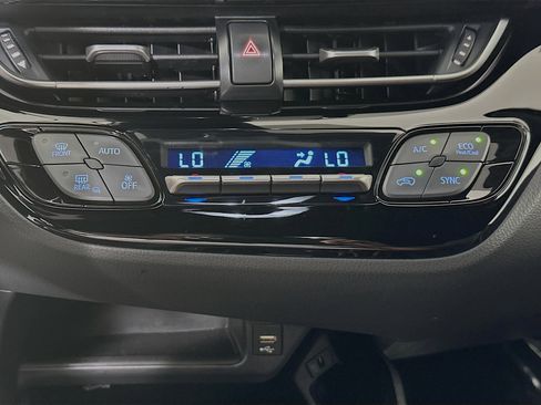 Used 2021 Toyota C-HR XLE image 23