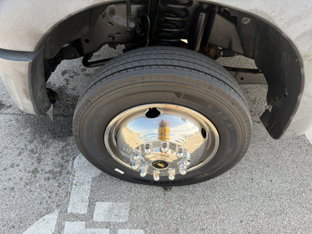 Used 2015 Ford F550 4x4 Regular Cab Super Duty image 12