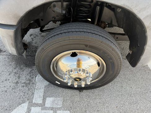 Used 2015 Ford F550 4x4 Regular Cab Super Duty image 12