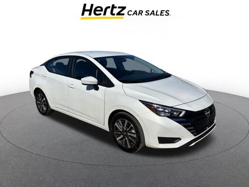 Used 2025 Nissan Versa SV image 1