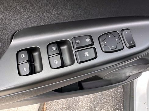 Used 2023 Hyundai Kona SEL AWD/4WD image 9