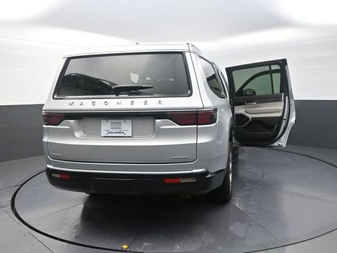 Used 2022 Jeep Wagoneer Series II AWD/4WD image 36