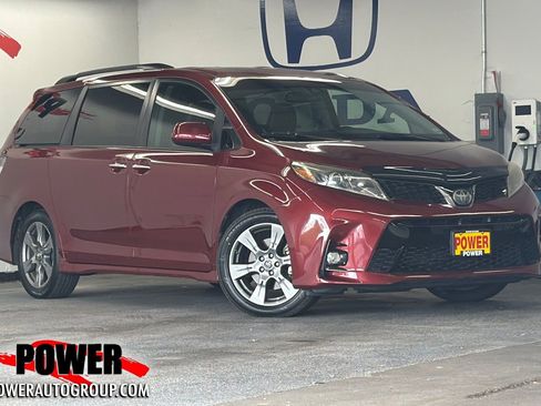 Used 2019 Toyota Sienna SE w/ SE Preferred Package FWD image 1