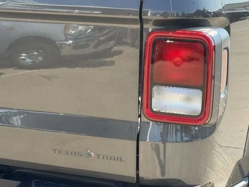Used 2023 Jeep Gladiator Sport AWD/4WD image 6