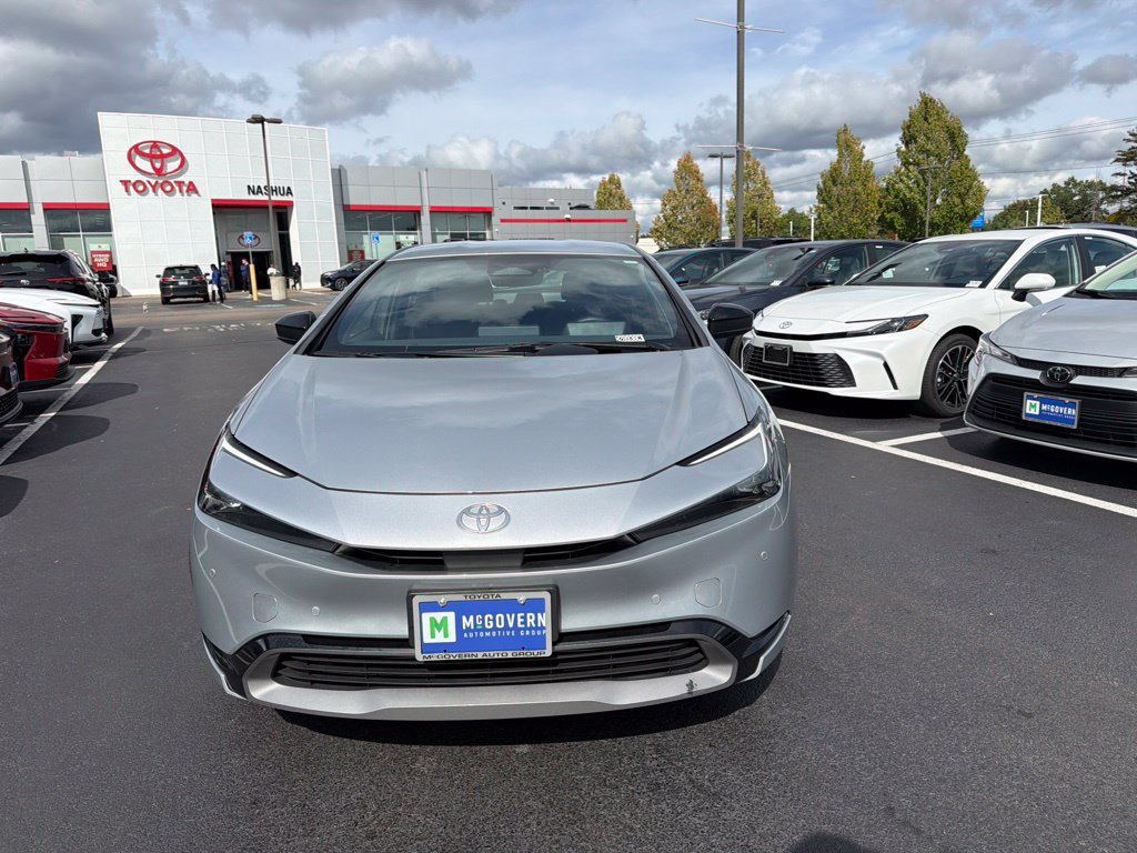 Used 2026 Toyota Prius XLE AWD/4WD image 2