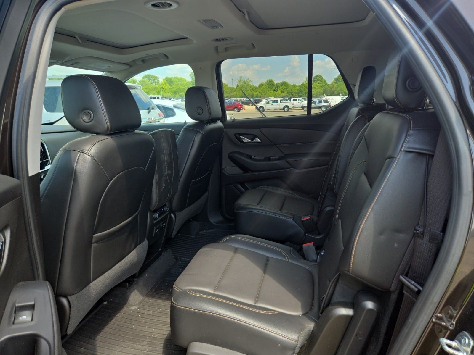 Used 2018 Chevrolet Traverse LT FWD image 14