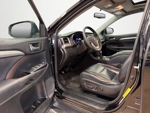 Used 2016 Toyota Highlander XLE FWD image 10