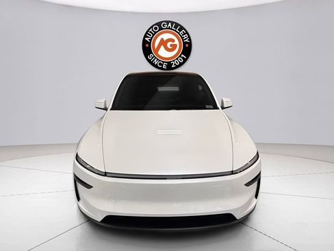 Used 2026 Tesla Model Y 2WD image 2