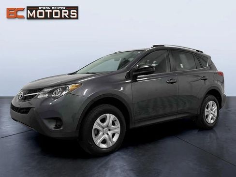 Used 2014 Toyota RAV4 LE image 2