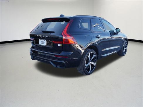 Used 2023 Volvo XC60 T8 Ultimate w/ Climate Package image 4