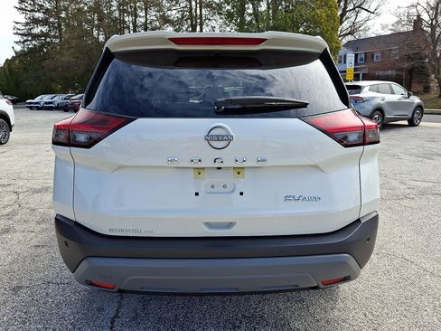 Used 2023 Nissan Rogue SV w/ SV Premium B Package image 5