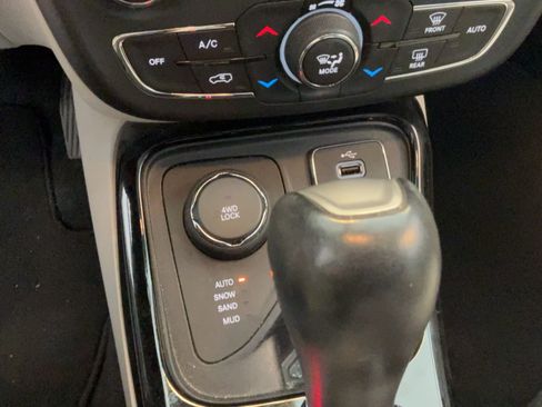 Used 2018 Jeep Compass Limited AWD/4WD image 18