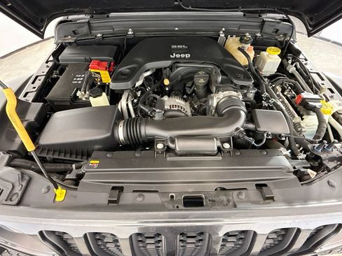 Used 2021 Jeep Gladiator Rubicon AWD/4WD image 31