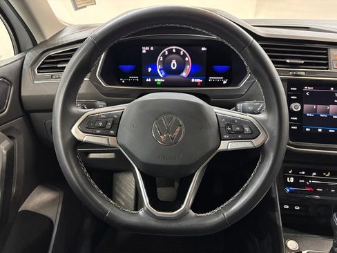 Used 2023 Volkswagen Tiguan SE w/ Panoramic Sunroof Package AWD/4WD image 17