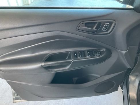 Used 2017 Ford Escape S image 4
