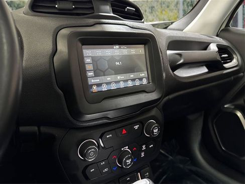 Used 2018 Jeep Renegade Limited image 14