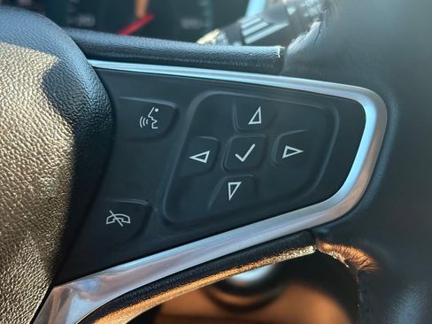 Used 2018 Chevrolet Equinox LT FWD image 8