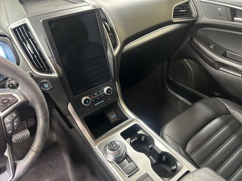 Certified 2022 Ford Edge SEL w/ Convenience Package image 4