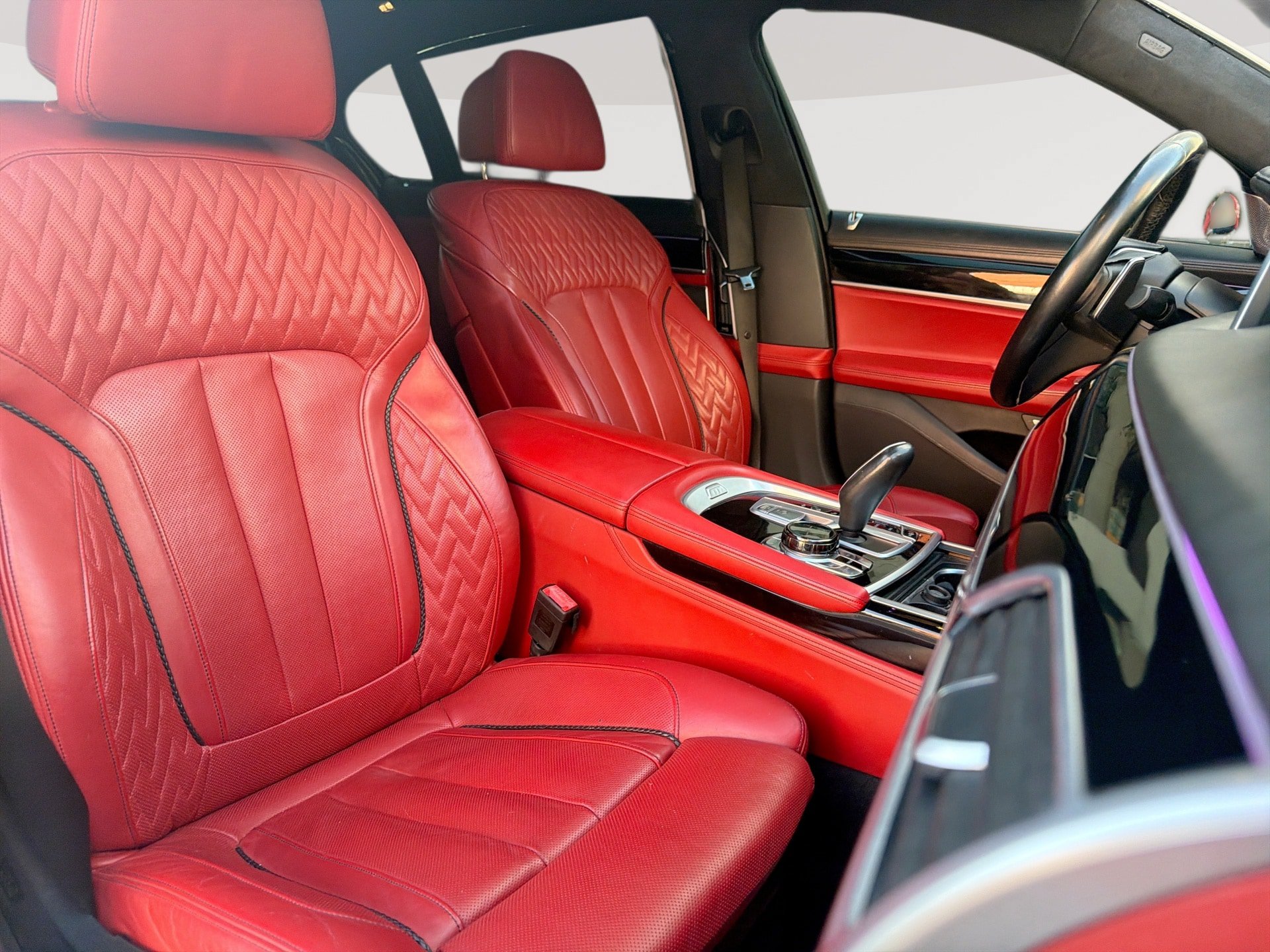 Used 2018 BMW 750i w/ Executive Package RWD image 28