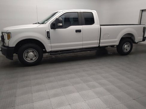 Used 2019 Ford F250 XL w/ Power Equipment Group RWD image 2