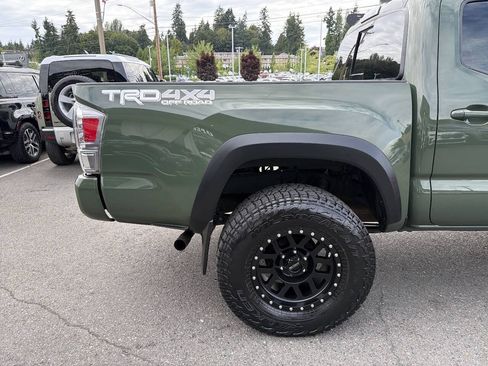 Used 2021 Toyota Tacoma TRD Off-Road w/ TRD Premium Off Road Package AWD/4WD image 13