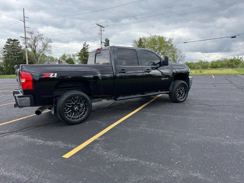 Used 2011 Chevrolet Silverado 2500 LTZ w/ LTZ Plus Package AWD/4WD image 9