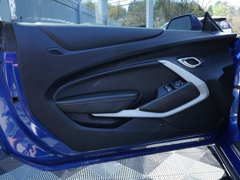 Used 2020 Chevrolet Camaro SS RWD image 16