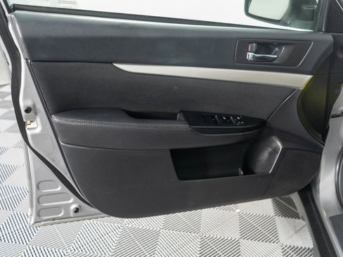 Used 2011 Subaru Outback 2.5i Premium image 23