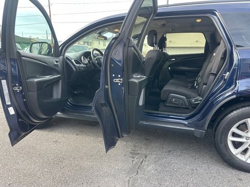 Used 2017 Dodge Journey SXT w/ Comfort/Convenience Group image 11