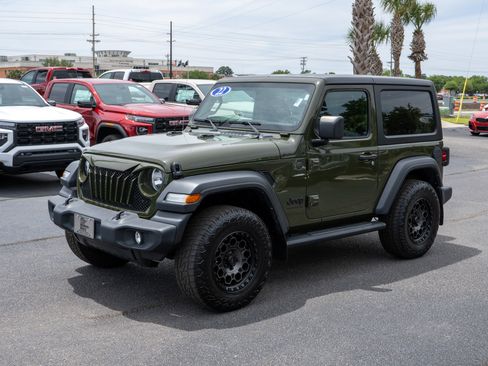 Used 2022 Jeep Wrangler Sport AWD/4WD image 7