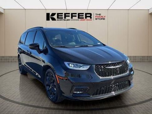 New 2026 Chrysler Pacifica Limited w/ S Appearance Package FWD image 8