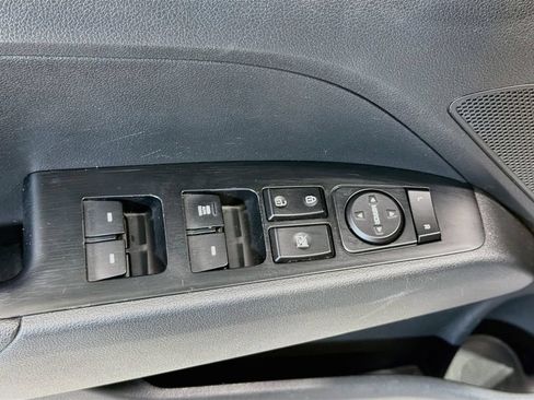 Used 2019 Hyundai Elantra SE w/ Cargo Package FWD image 19