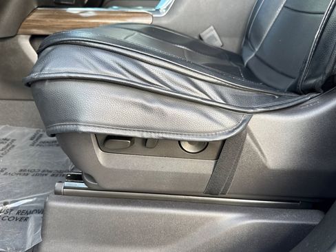 Used 2024 Chevrolet Silverado 2500 LT w/ Convenience Package image 13