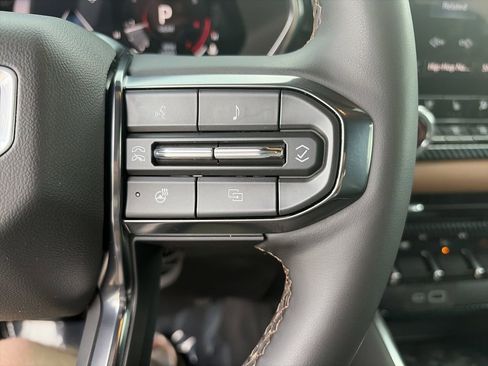Used 2024 GMC Canyon AT4 w/ AT4 Premium Package AWD/4WD image 22