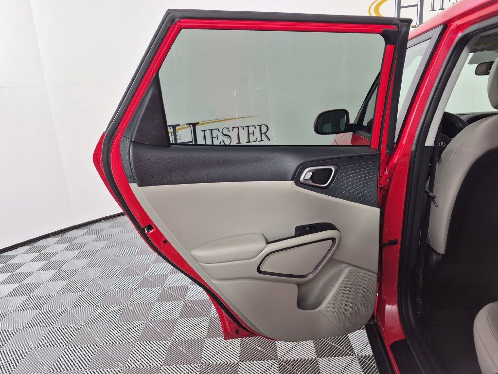 Used 2021 Kia Soul S FWD image 28