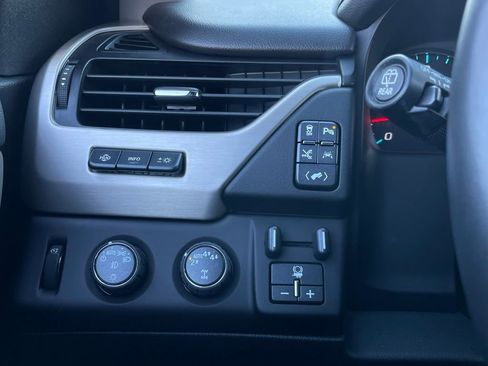 Used 2020 GMC Yukon Denali image 14