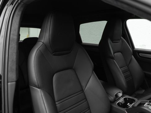 Used 2023 Porsche Cayenne Turbo AWD/4WD image 26