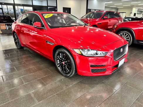 Used 2018 Jaguar XE Premium image 7