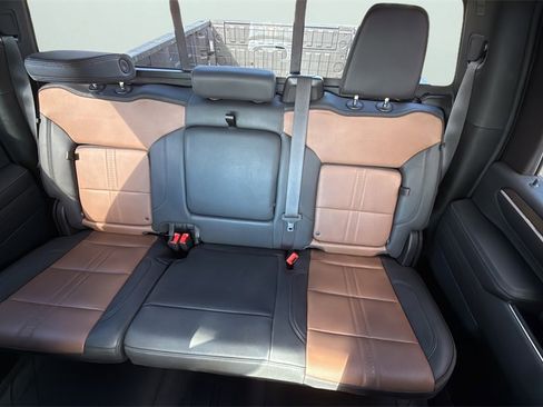 Used 2024 Chevrolet Silverado 3500 High Country w/ High Country Premium Package image 13