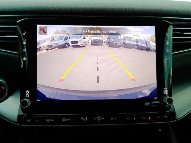 Used 2025 Jeep Wagoneer L Series II AWD/4WD image 8