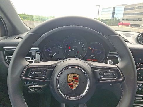 Used 2025 Porsche Macan image 22
