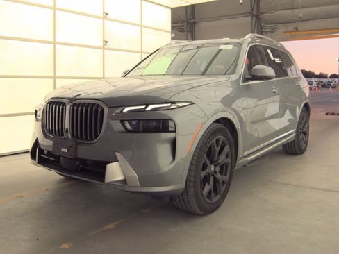 Used 2025 BMW X7 xDrive40i AWD/4WD image 1